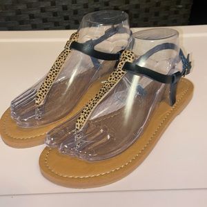 Universal Thread cheetah print T-Strap sandal NEW